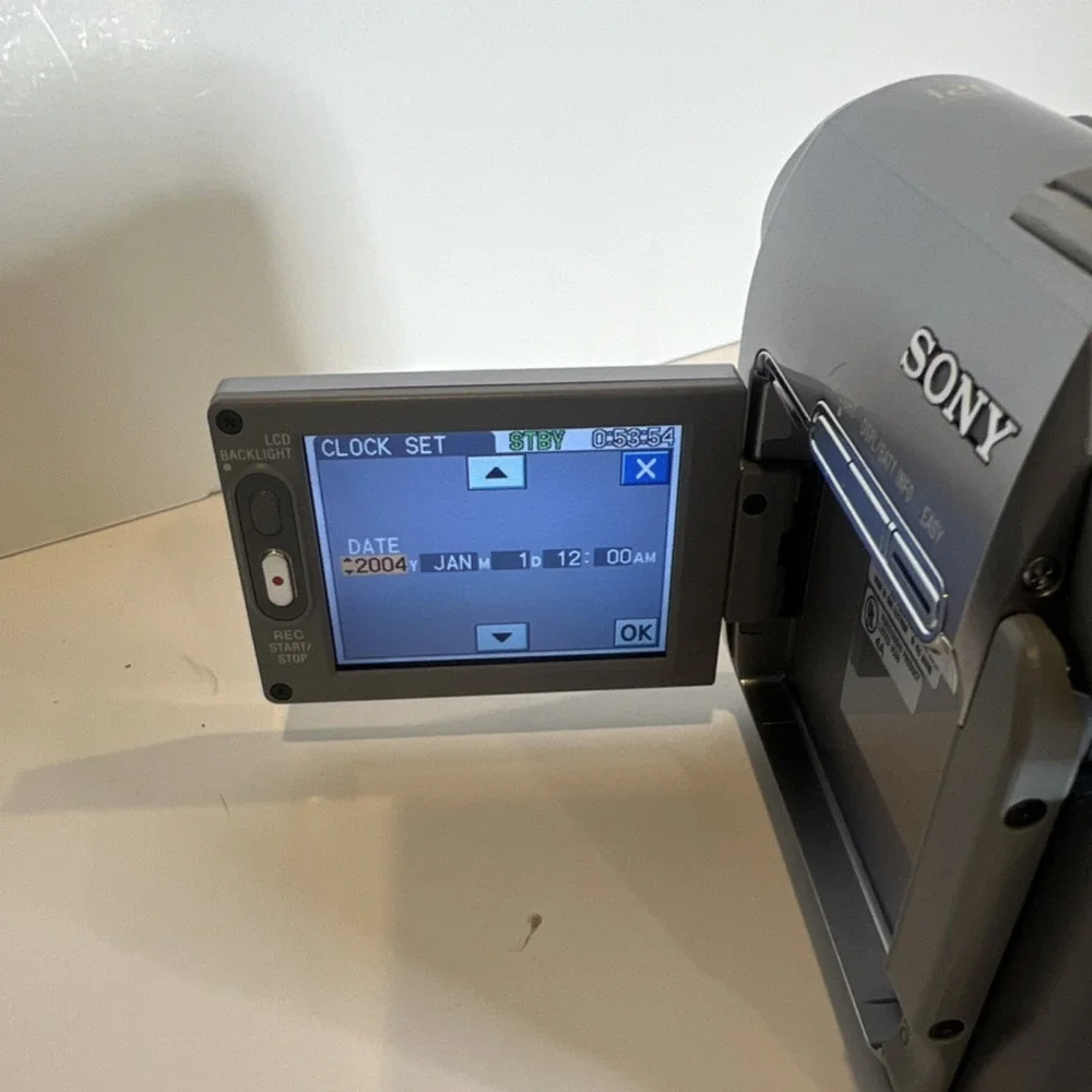 Sony Handycam DCR-HC40 MiniDV Silver 12x Zoom NightShot+ Case AC Adapter